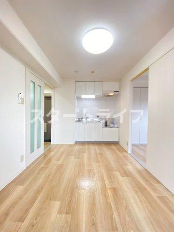 大阪市淀川区木川東３丁目の賃貸マンションの居間・リビング