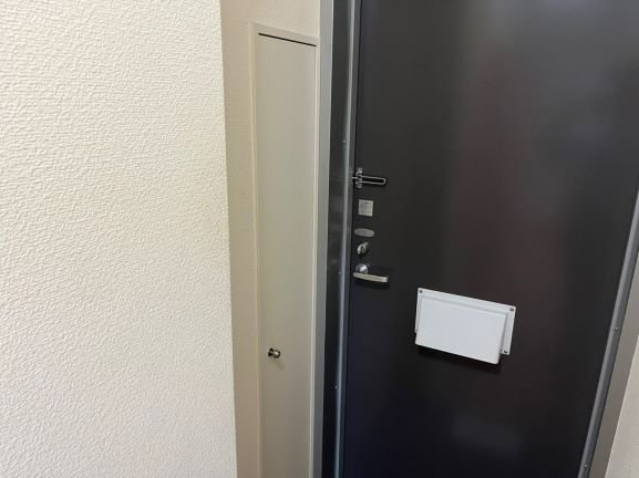 レオパレスプレミエ　エトワールの玄関