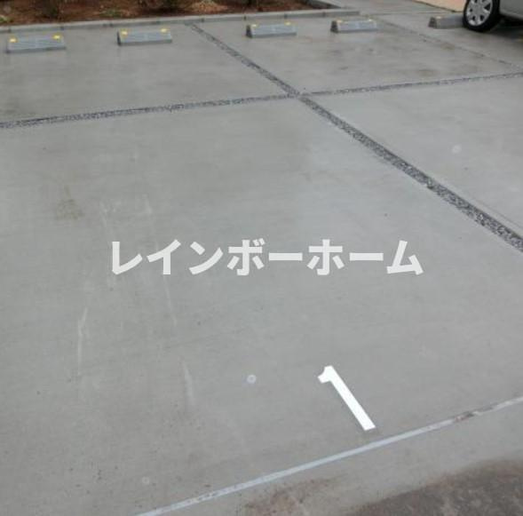 特典：仲介手数料が無料です!!の駐車場|駐車場です