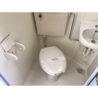 落ち着いた色調のトイレです
