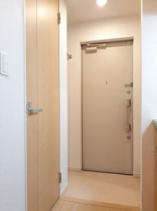 明るい玄関です
