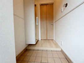 毎日通る玄関はこちらです