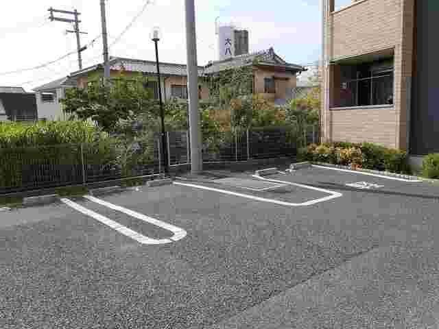 ユーアイハイツ　新家の駐車場