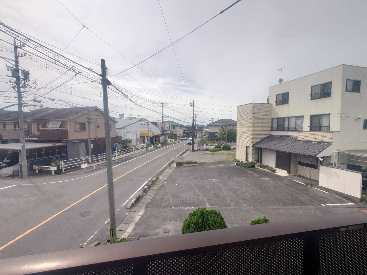 クレール春木の駐車場