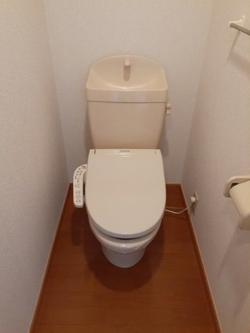 ゆったりとした空間のトイレです