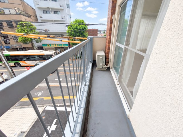 ライオンズマンション高田馬場のバルコニー|2026.08.27撮影

現地ご見学希望・資料請求などお気軽にお問い合わせ下さい！
03-5990-5201