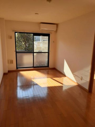 フレール与野本町　弐番館の居間・リビング