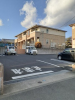 駐車場があるので、車を買う予定の方も安心です