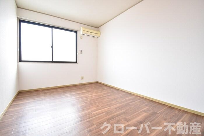 セジュール宮内の洋室|南洋室６帖