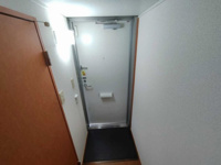 収納もある玄関です