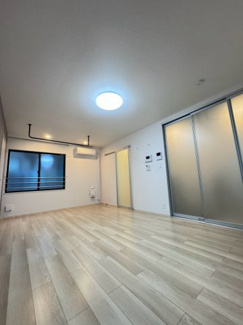 【内装】 | ストーキア | ※同タイプの別の部屋の写真です。