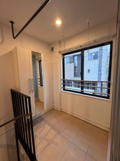 【バルコニー】 | ストーキア | ※同タイプの別の部屋の写真です。