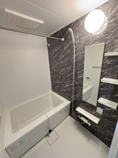 【浴室】 | ストーキア | ※同タイプの別の部屋の写真です。