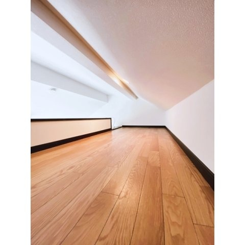 明るい色調の室内です