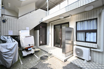 清潔なエントランスです