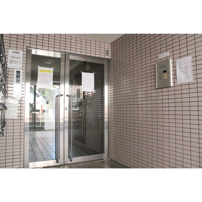 明るい色調の室内です