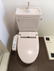 コンパクトで使いやすいトイレです