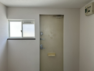 毎日通る玄関はこちらです