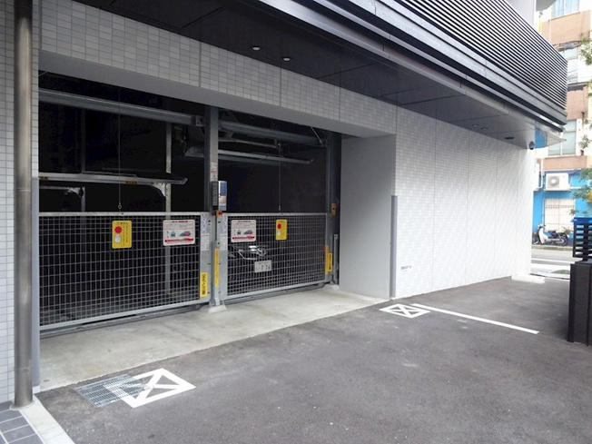 【駐車場】