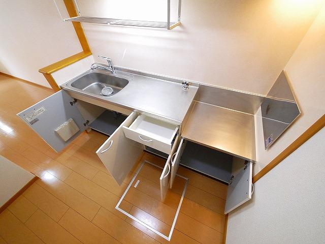 パラッツオ　エテルノのキッチン|コンパクトなキッチンで掃除もラクラク