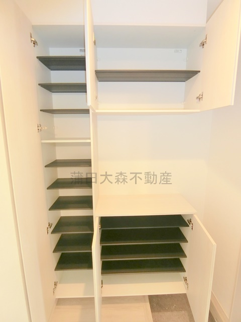 多摩川の甘風つむぐ青空のココルの収納|玄関収納