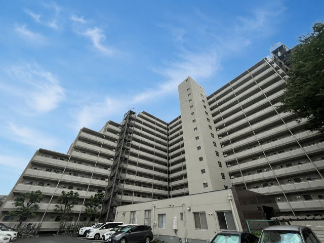 落合パークファミリアの外観|2026.08.28撮影

現地ご見学希望・資料請求などお気軽にお問い合わせ下さい！
03-5990-5201