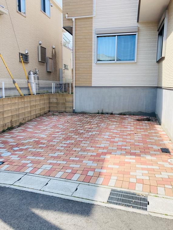 東和田戸建の駐車場