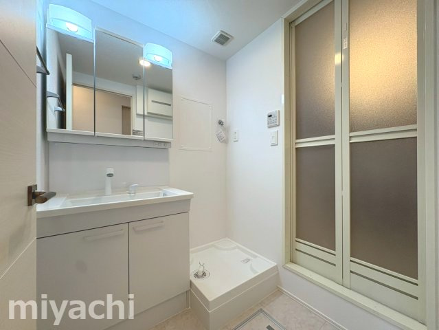 徳島市春日２丁目のアパートの洗面所