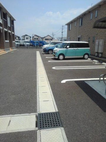 ピュアータウンクルメⅢの駐車場