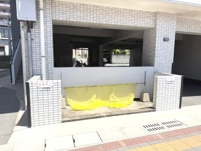 祥栄ビルのその他共用部分|敷地内にごみ置き場もございます