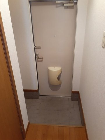 サンライズ弐番館の玄関