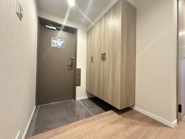 戸塚パーク・ホームズの玄関|マンションには珍しいワイドな玄関です。朝の忙しい時間も玄関で渋滞せずに出発できますね。