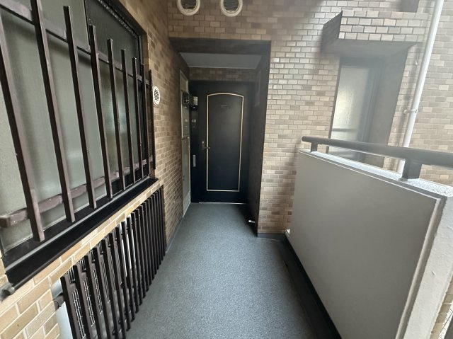戸塚パーク・ホームズの玄関|突き当りの角部屋なのでプライベート性◎なお部屋です。