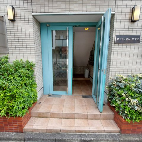 第一デュオレ スズエのエントランス