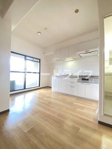 大阪市淀川区宮原１丁目の賃貸マンションの居間・リビング