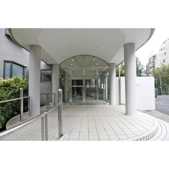【エントランス】 | ドームズ芦花公園
