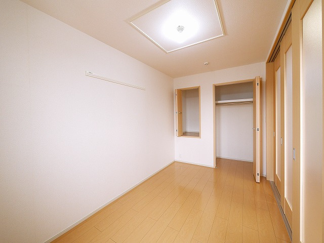 クラール平城の洋室