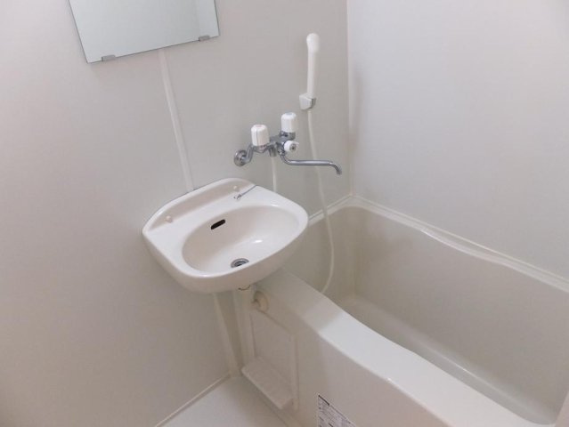 レオパレスＫＴ今池の浴室|風呂トイレ別　【浴室乾燥機付き・シャワー付きトイレ】