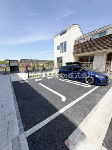 ヒカルサ西東京向台ウエストの駐車場