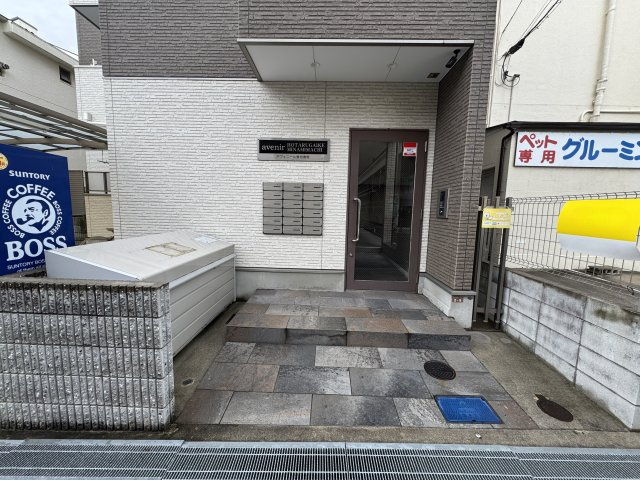 アヴェニール蛍池南町のエントランス