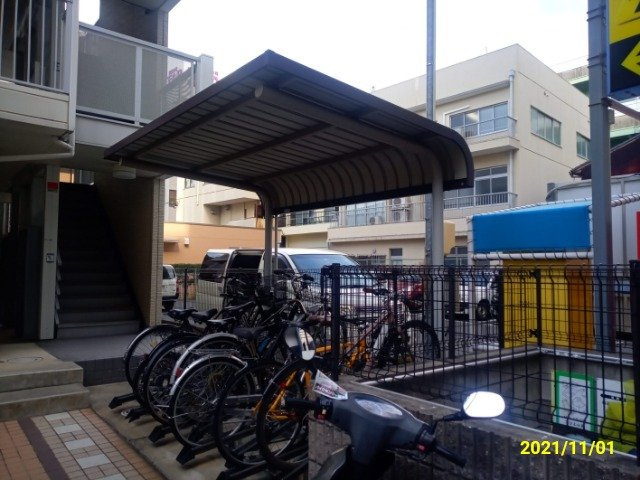 レオパレスＣｒｅｓｃｅｎｔのその他|屋根付き駐輪場