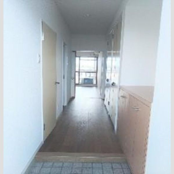 丸八 第2マンションの玄関