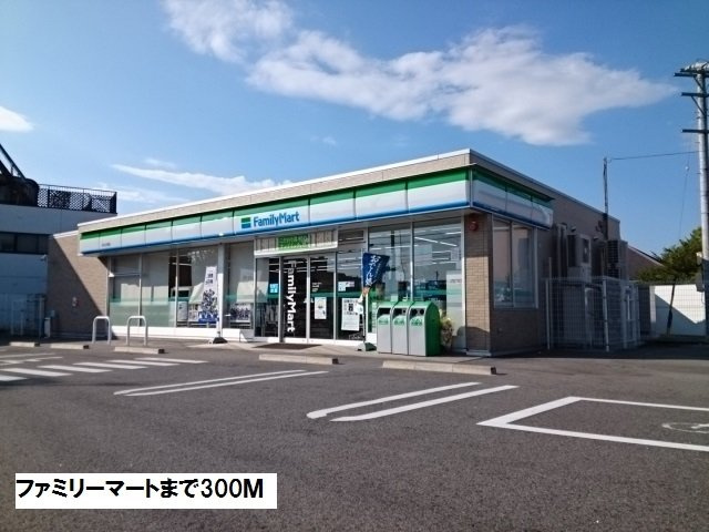 プチメゾン松和花壇の周辺|ファミリーマートまで300m