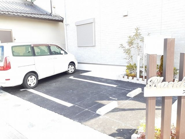 プラシード武庫町の駐車場