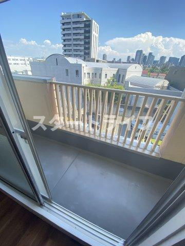 大阪市淀川区木川西１丁目の賃貸マンションのバルコニー