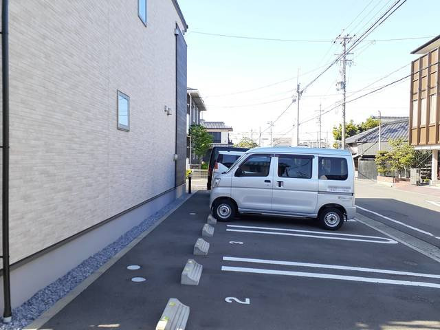 アビタシオン柳戸東の駐車場