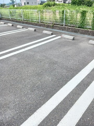 サニーテラス・アイの駐車場