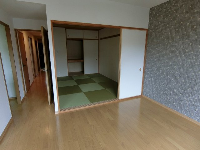 NTPRレジデンス甲子園四番町の居間・リビング