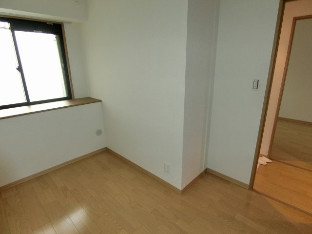 NTPRレジデンス甲子園四番町の洋室