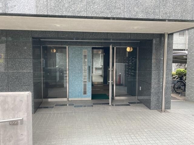 東雪谷マンションのエントランス